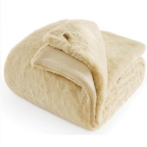 NWT UGG Euphoria Plush Faux Fur Reversible Throw Blanket